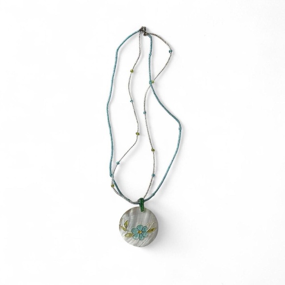 Jewelry - Beaded Floral Shell Necklace